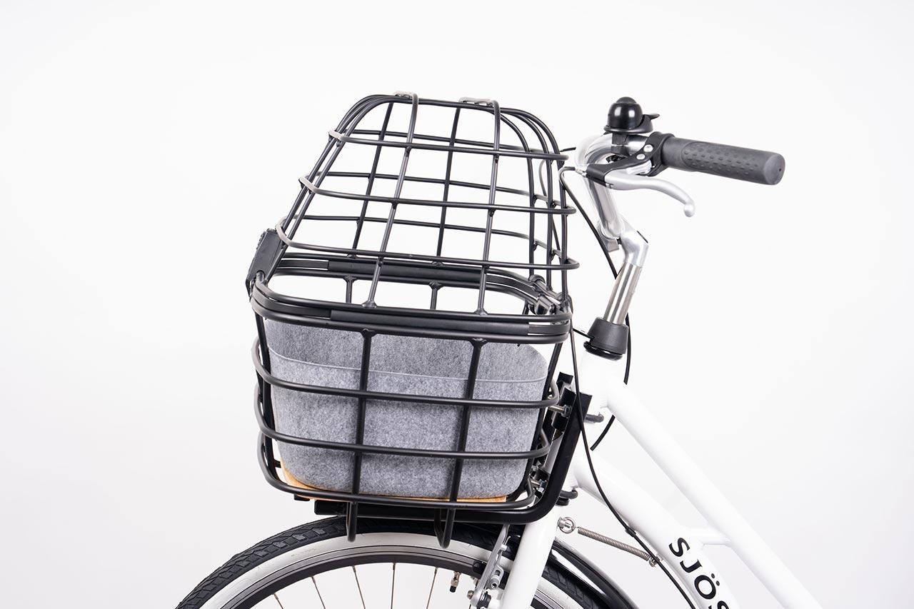 A dogbasket with infill on a bike taken from the side