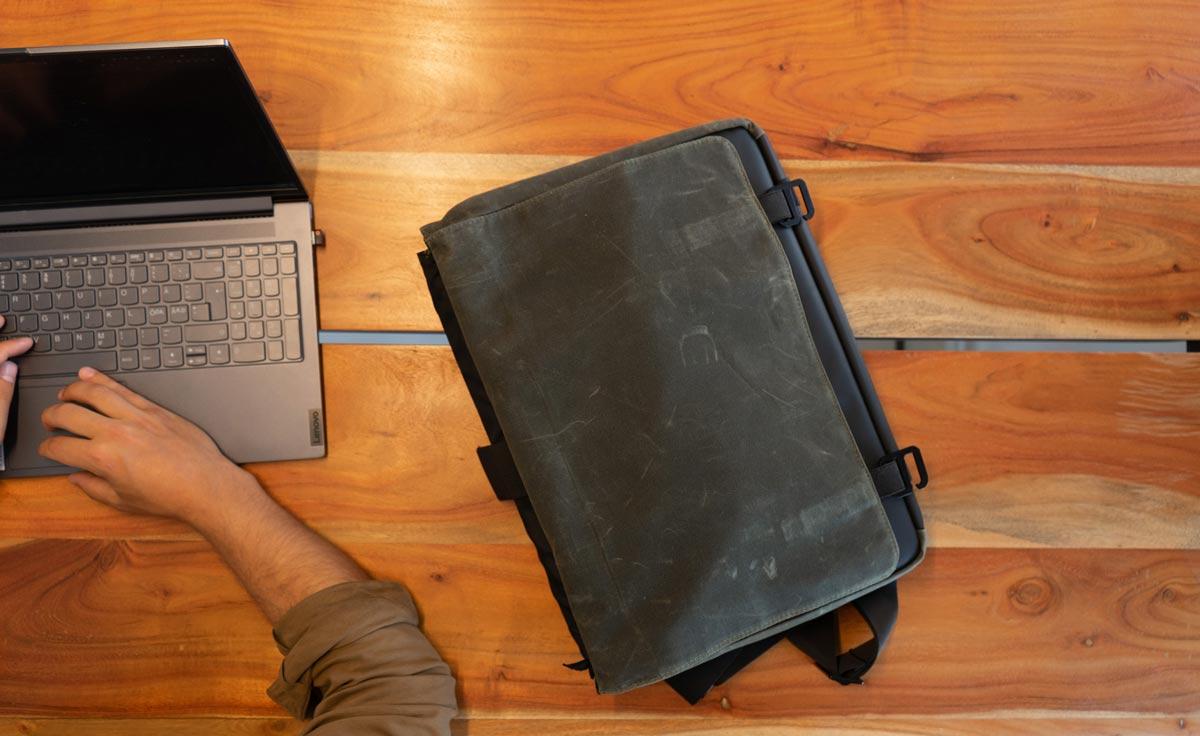 A picture from above on a acomupter and a green bag