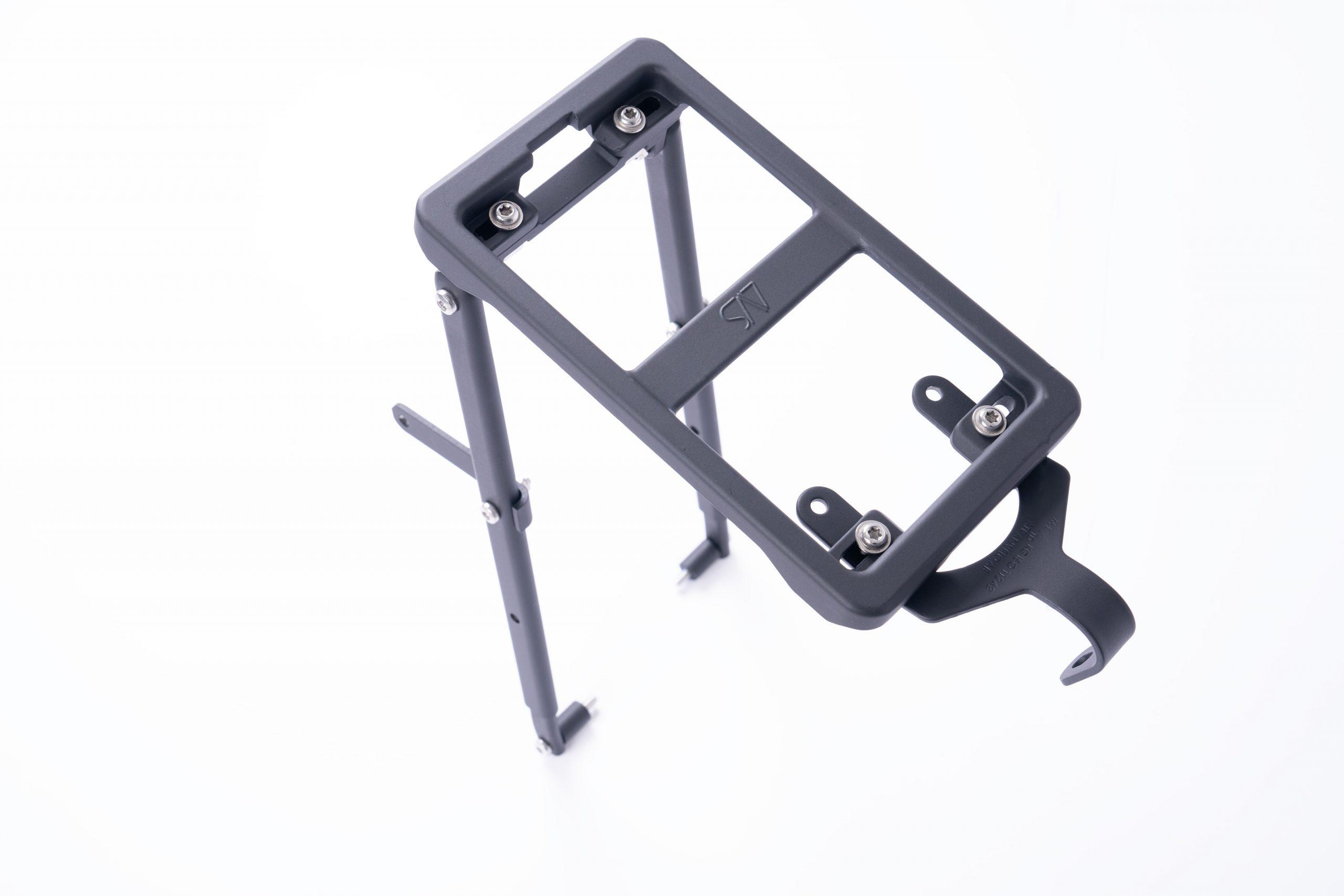 A black carrier studiophoto