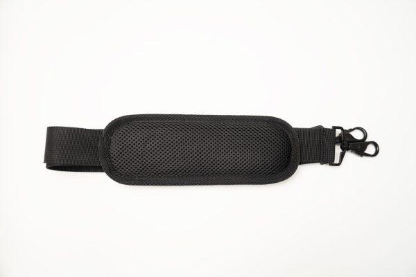 A studiopicture on a black shoulder strap