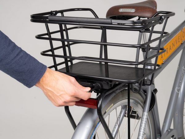 locking basket to bicycle carrier
