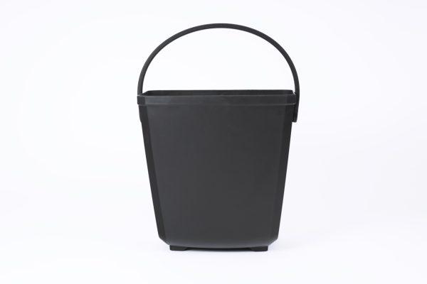 Studiopicture at a black sidebasket