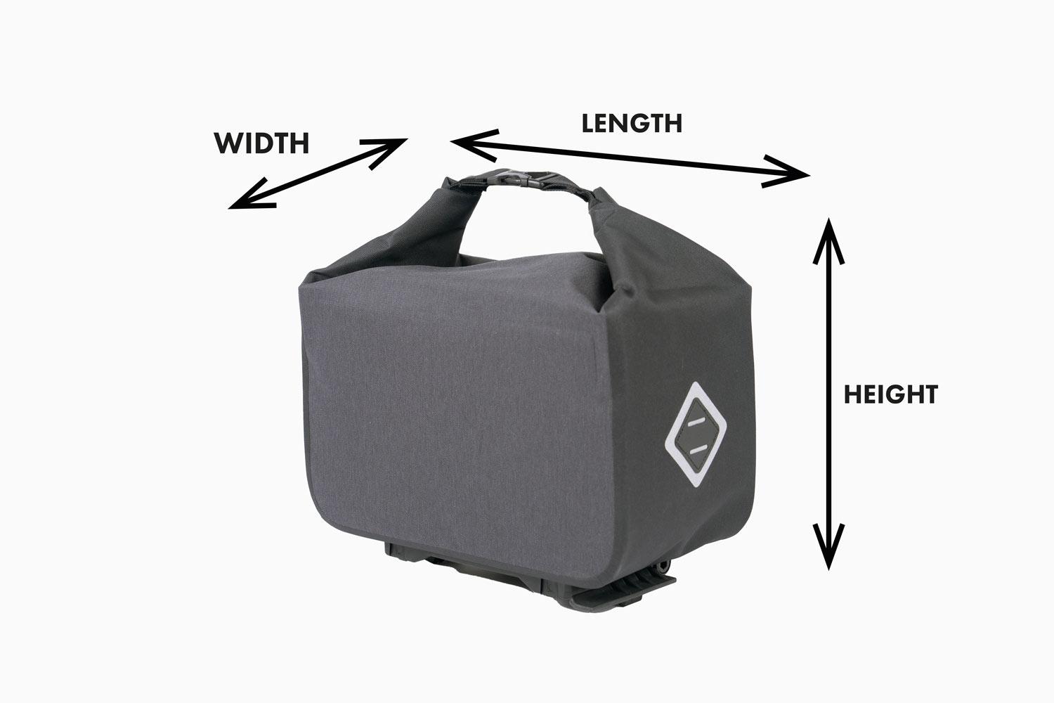Measurement instruction of a bag in a studio