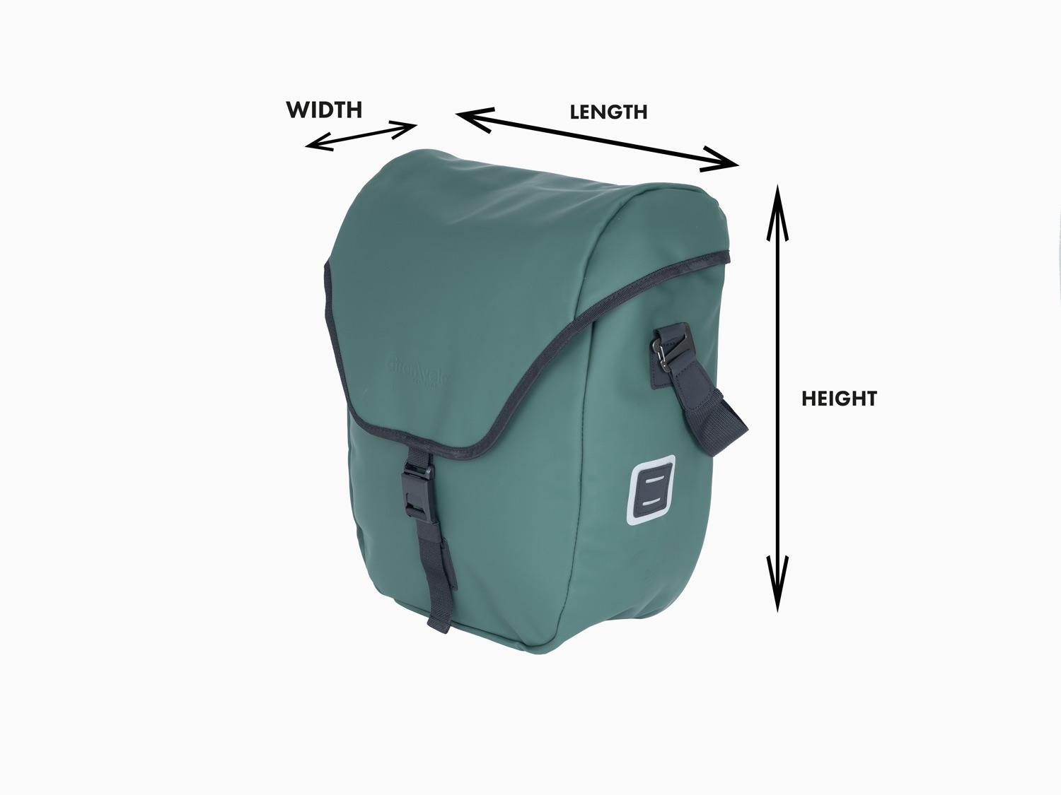 Measurement instruction of a bag in a studio