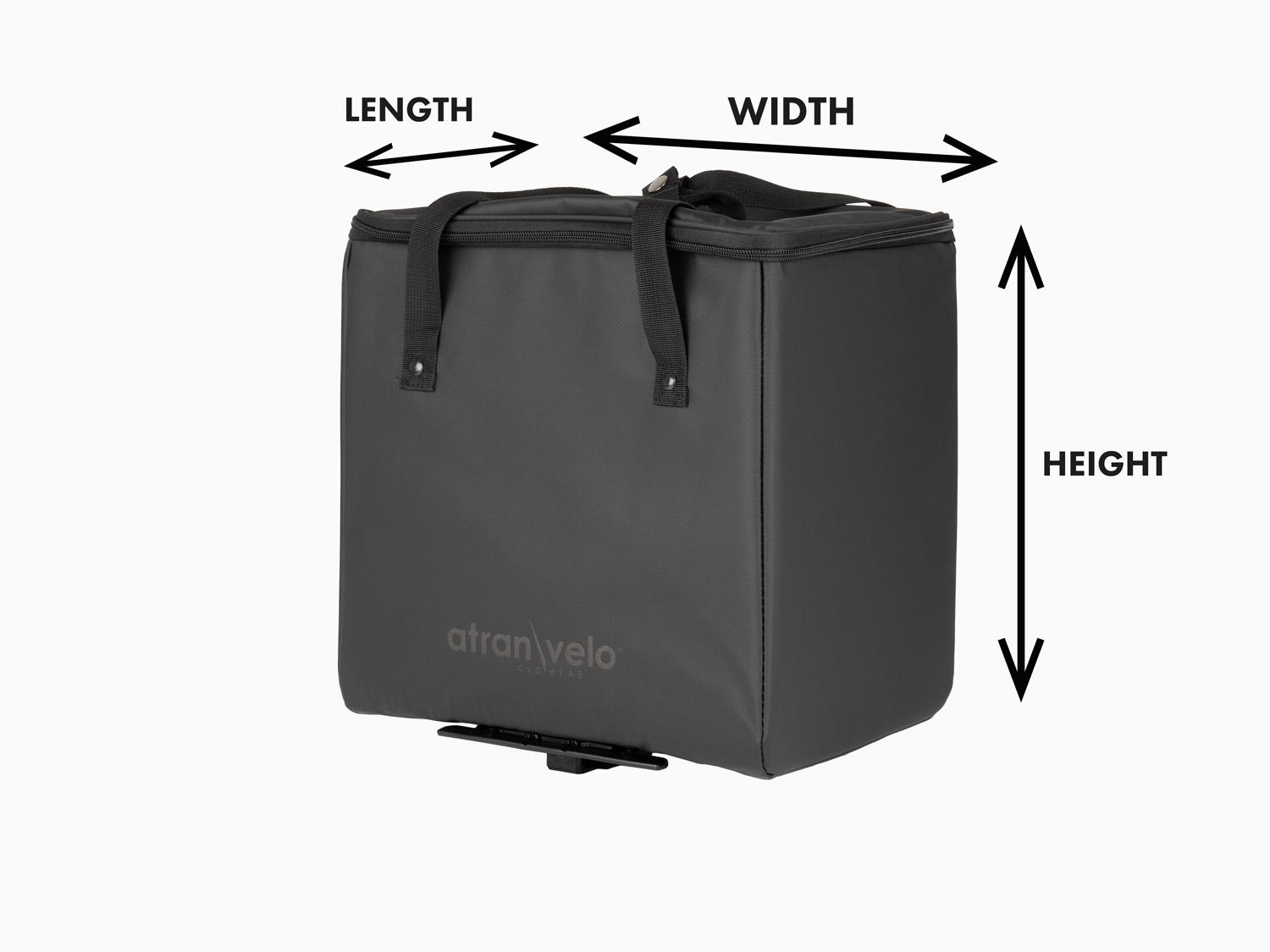 Measurement instruction of a bag in a studio