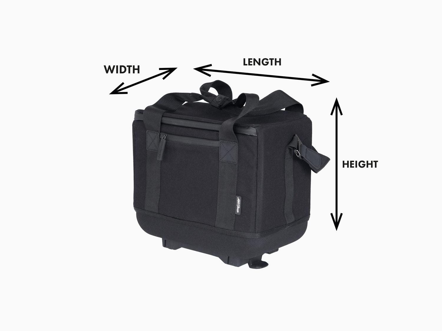 Measurement instruction of a bag in a studio