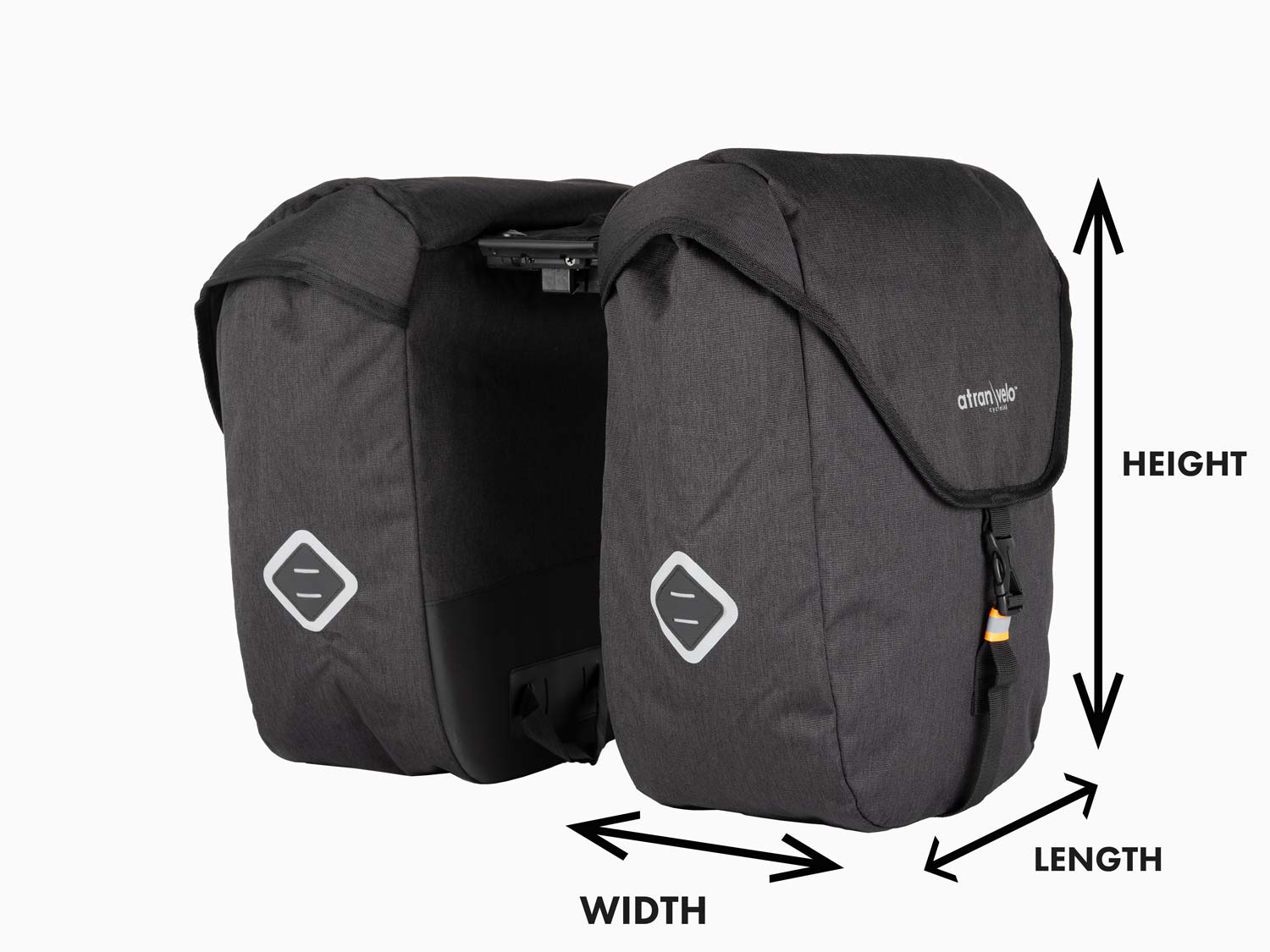 Measurement instruction of a bag in a studio