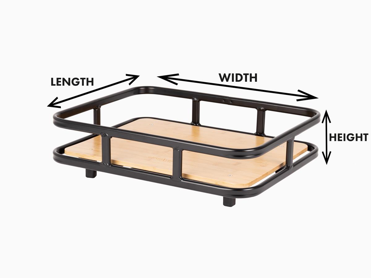 Measurement instruction of a crate in a studio