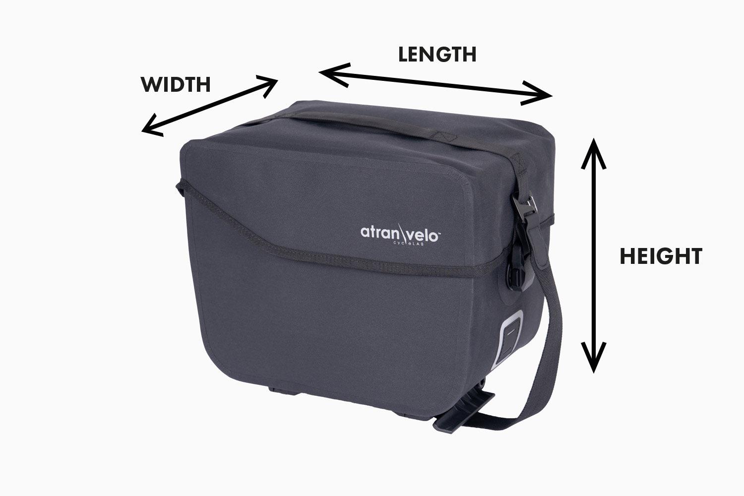 Measurement instruction of a bag in a studio