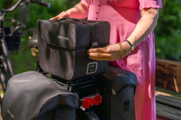 Woman opens a commuter top wp outside