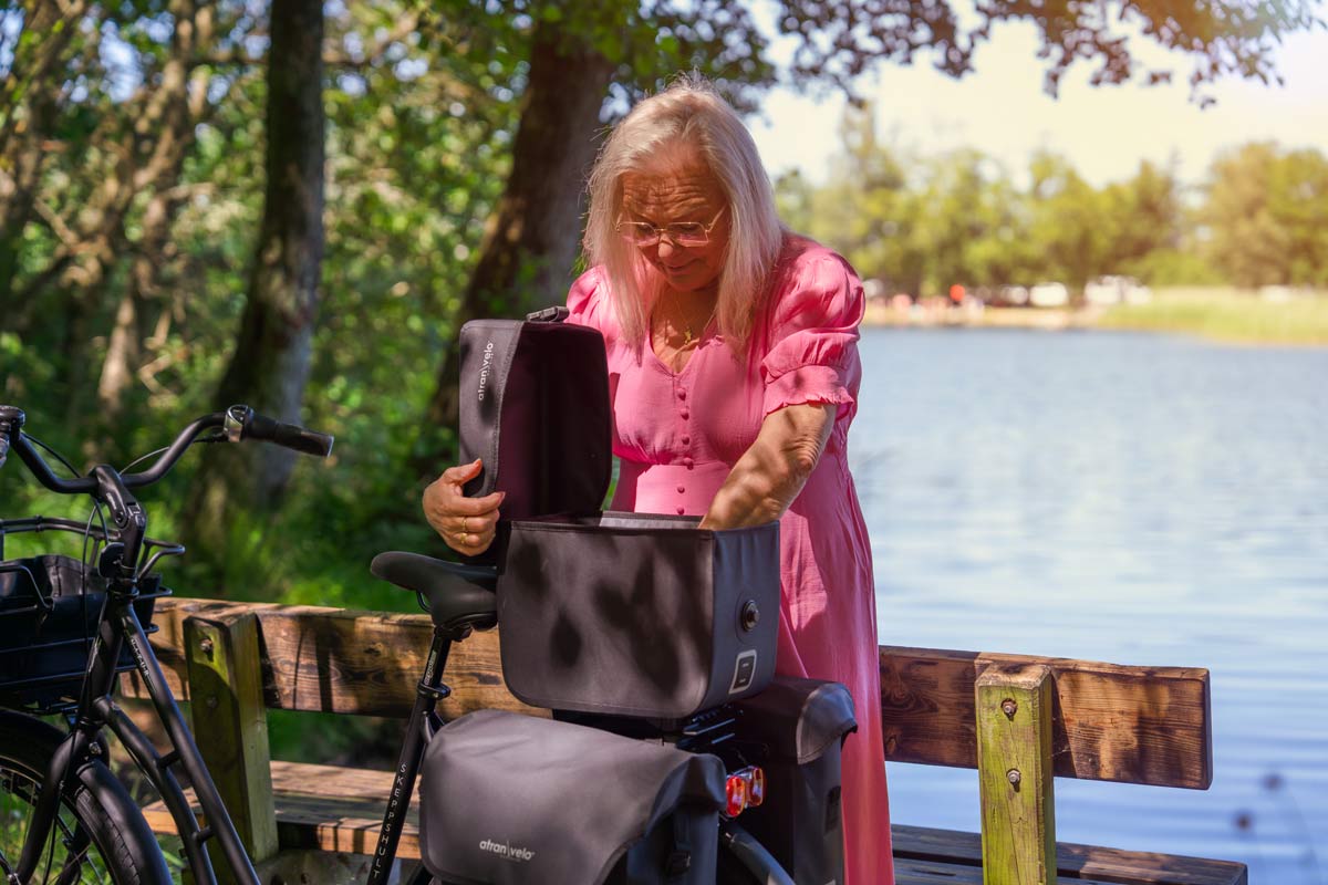 Woman in pink dress opens a commuter top wp outside